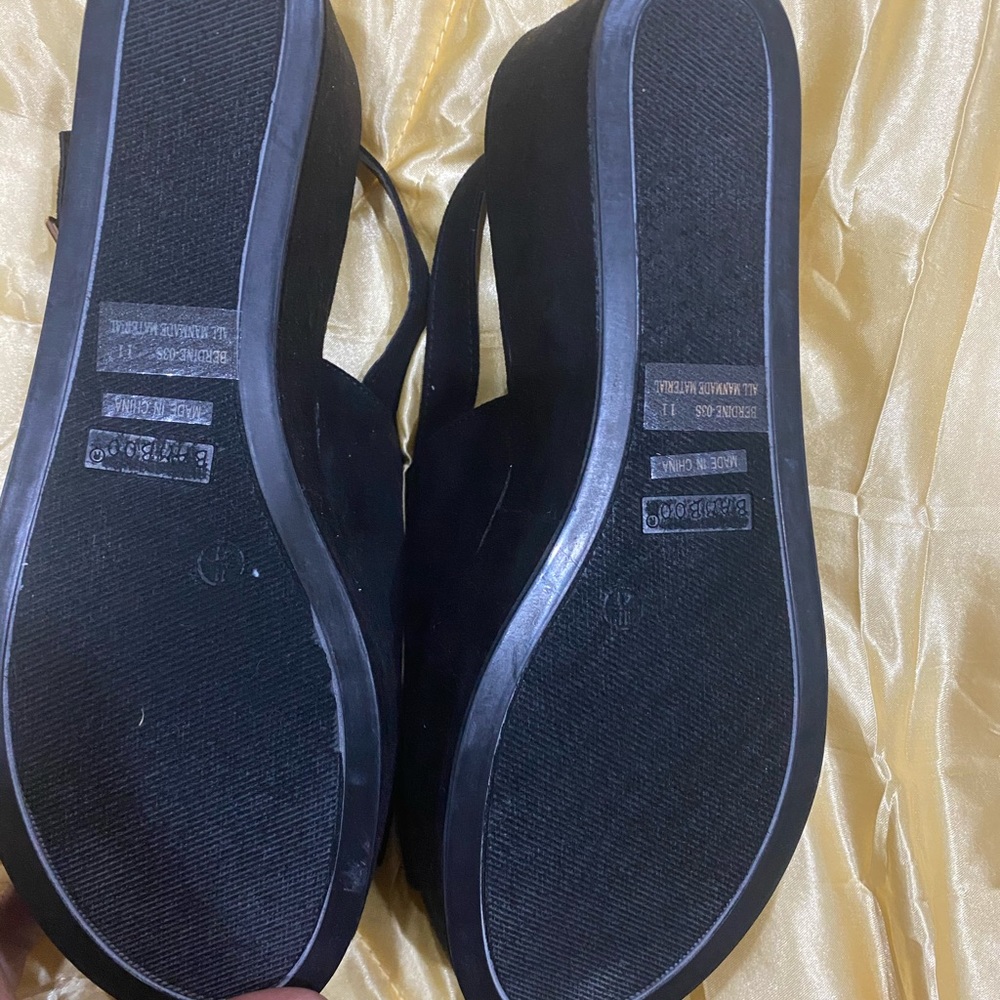 Black wedge heels from its fashion!